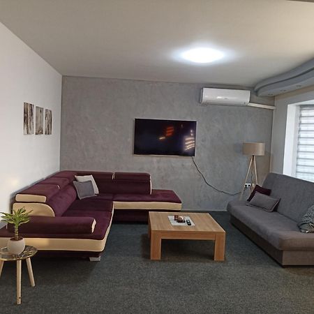 Bosanski Samac Royal Apartmani מראה חיצוני תמונה