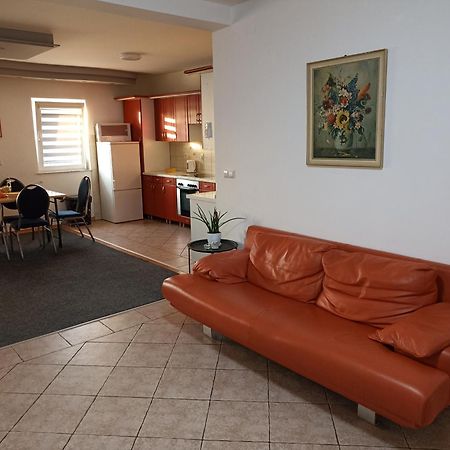 Bosanski Samac Royal Apartmani מראה חיצוני תמונה
