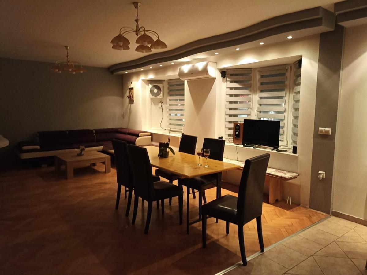 Bosanski Samac Royal Apartmani מראה חיצוני תמונה