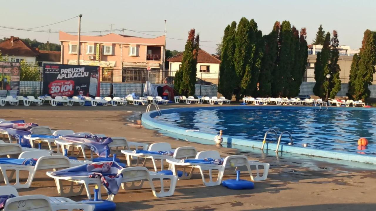Bosanski Samac Royal Apartmani מראה חיצוני תמונה