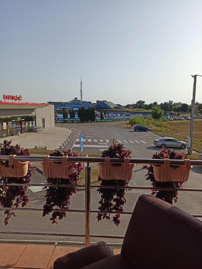 Bosanski Samac Royal Apartmani מראה חיצוני תמונה