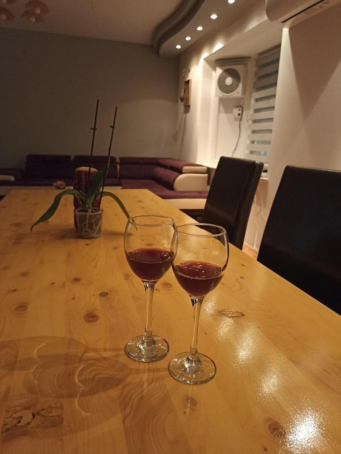Bosanski Samac Royal Apartmani מראה חיצוני תמונה