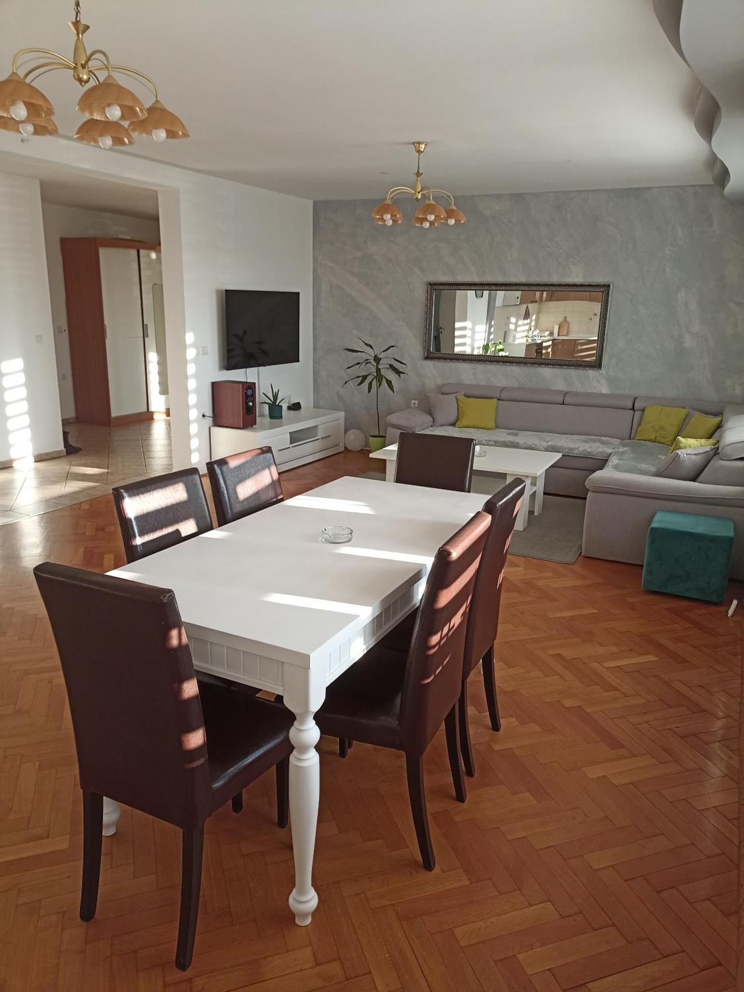 Bosanski Samac Royal Apartmani מראה חיצוני תמונה