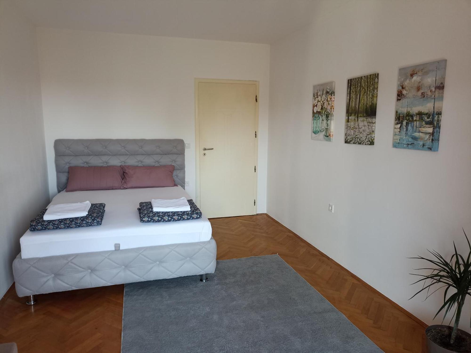 Bosanski Samac Royal Apartmani מראה חיצוני תמונה