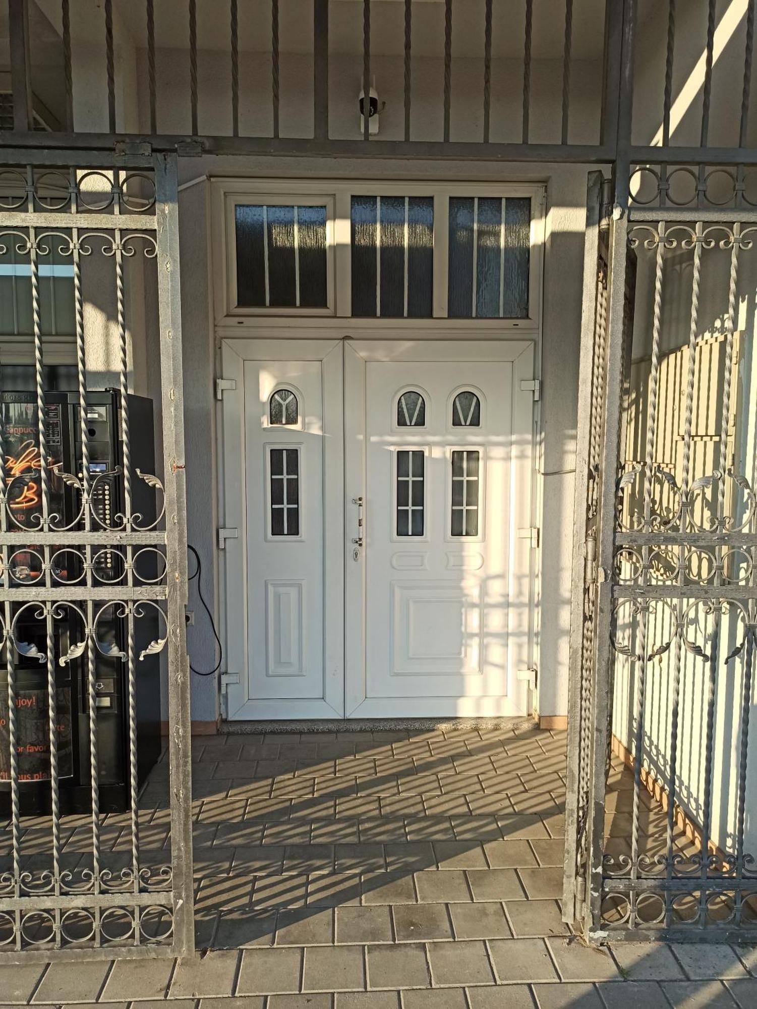 Bosanski Samac Royal Apartmani מראה חיצוני תמונה